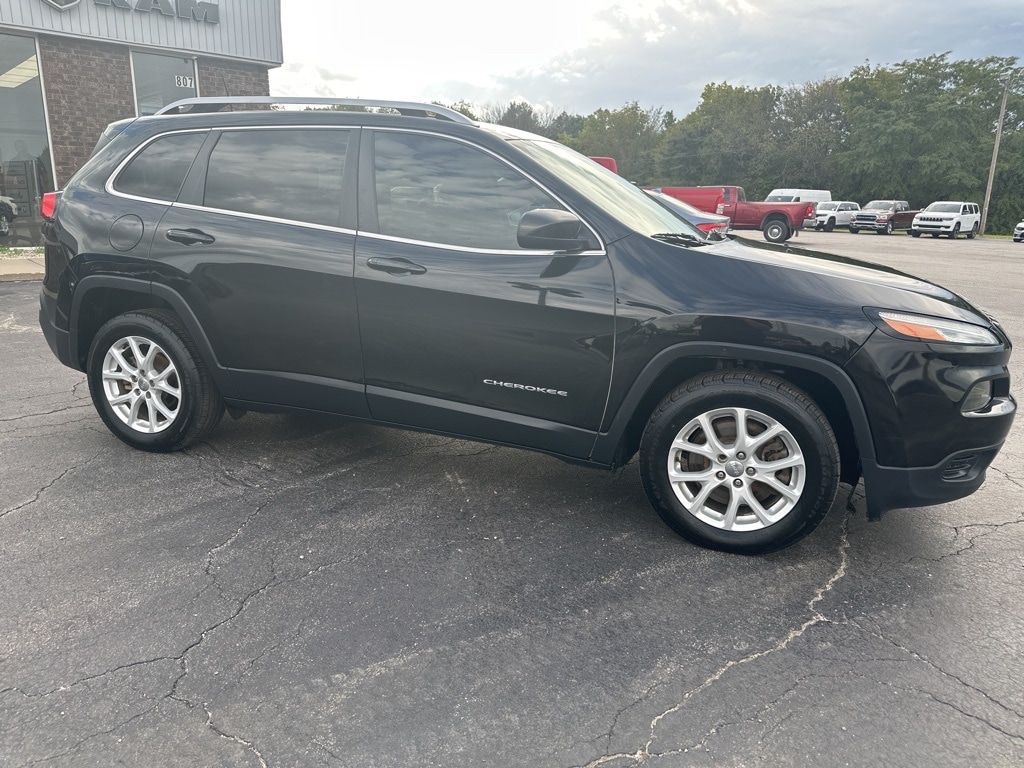 Used 2017 Jeep Cherokee Latitude with VIN 1C4PJLCB1HW548446 for sale in Kansas City