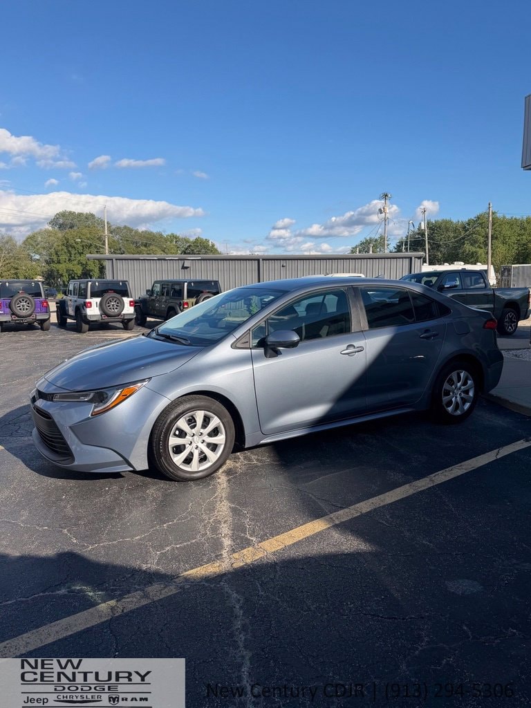 Used 2025 Toyota Corolla LE with VIN 5YFB4MDE0SP269537 for sale in Kansas City