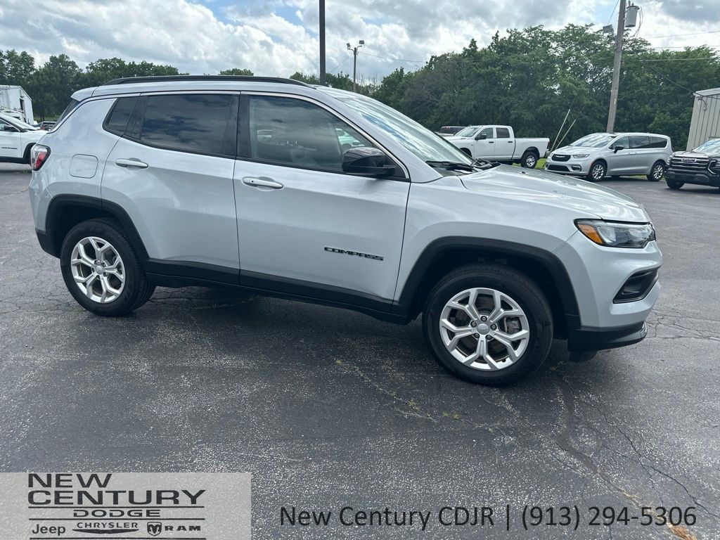 Used 2024 Jeep Compass Latitude with VIN 3C4NJDBNXRT109892 for sale in Kansas City