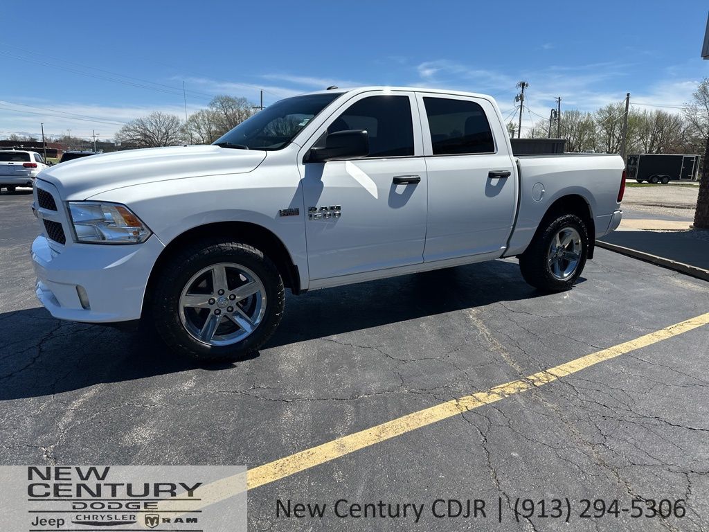2017 RAM 1500 Express 4x4 Crew Cab 5'7's photo
