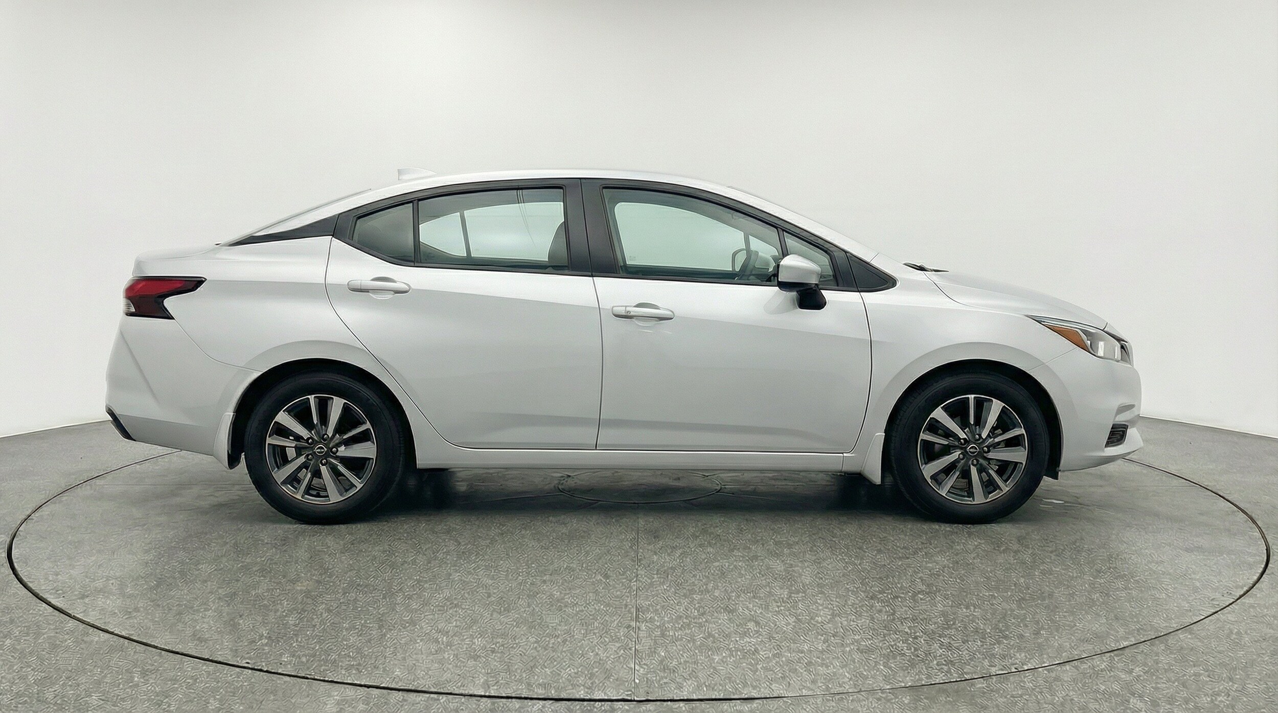 2025 Nissan Versa Sedan SV - Photo 10