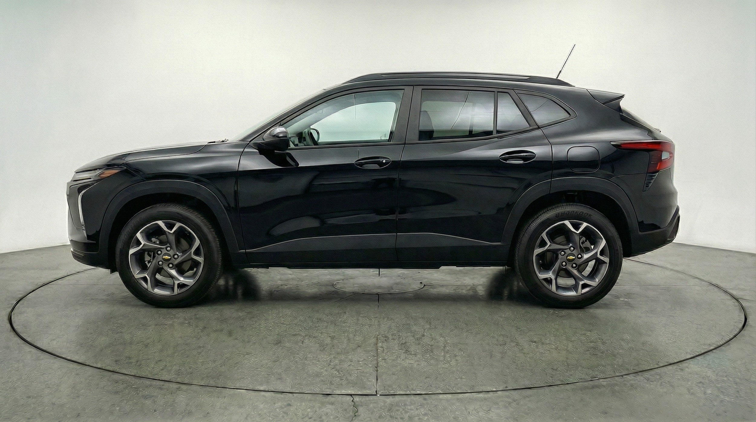 Thumbnail: 2025 Chevrolet Trax - 4