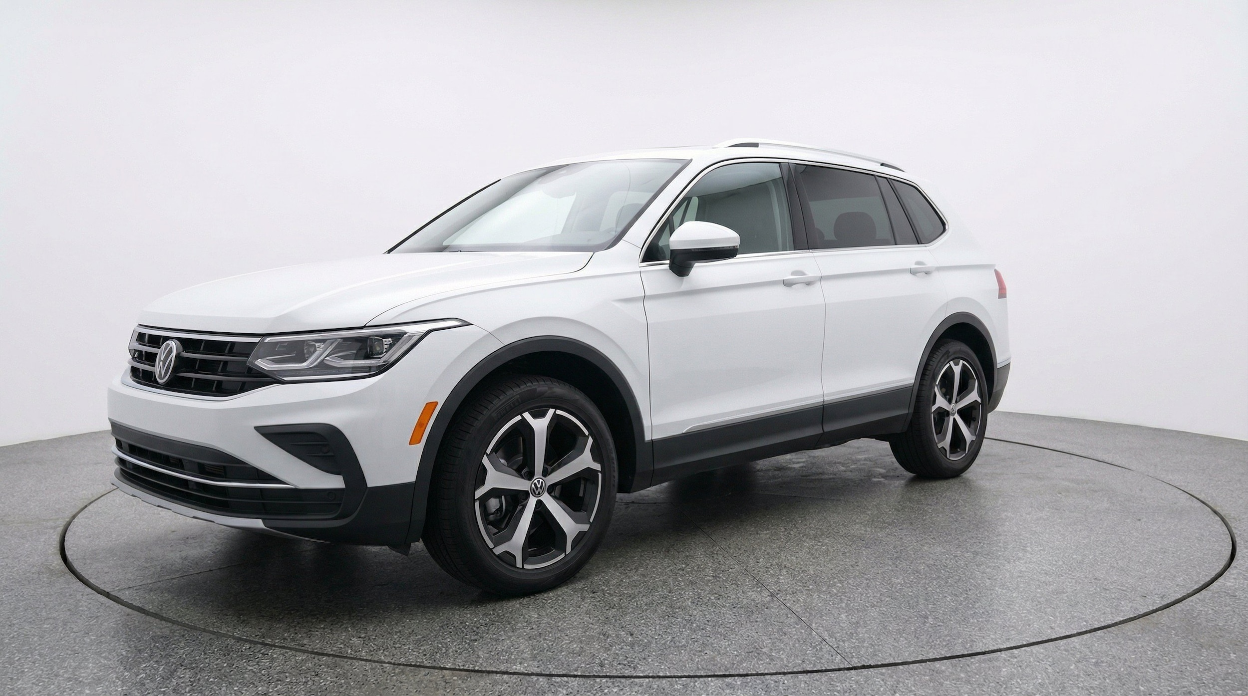 Thumbnail: 2026 Volkswagen Tiguan - 3