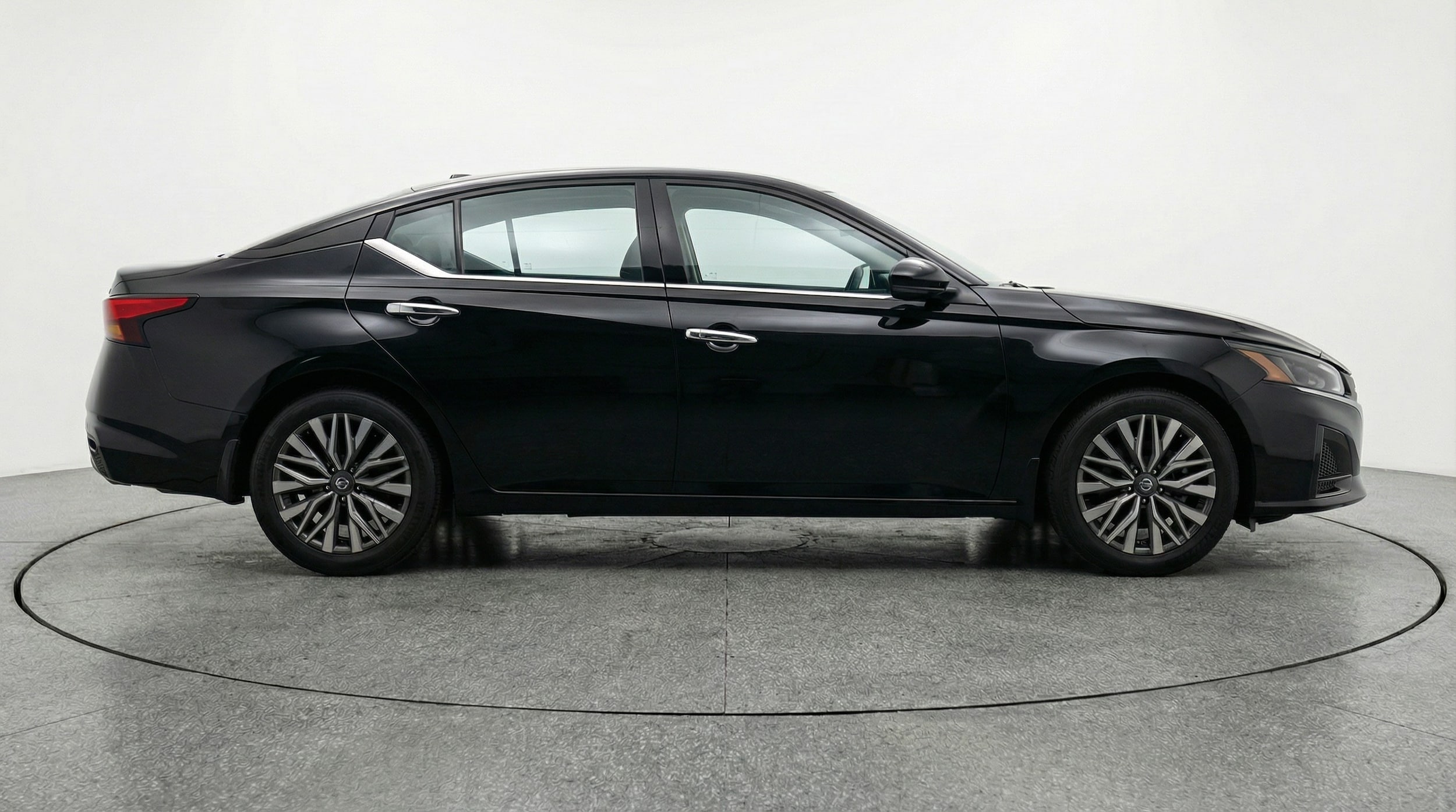 Thumbnail: 2025 Nissan Altima - 8