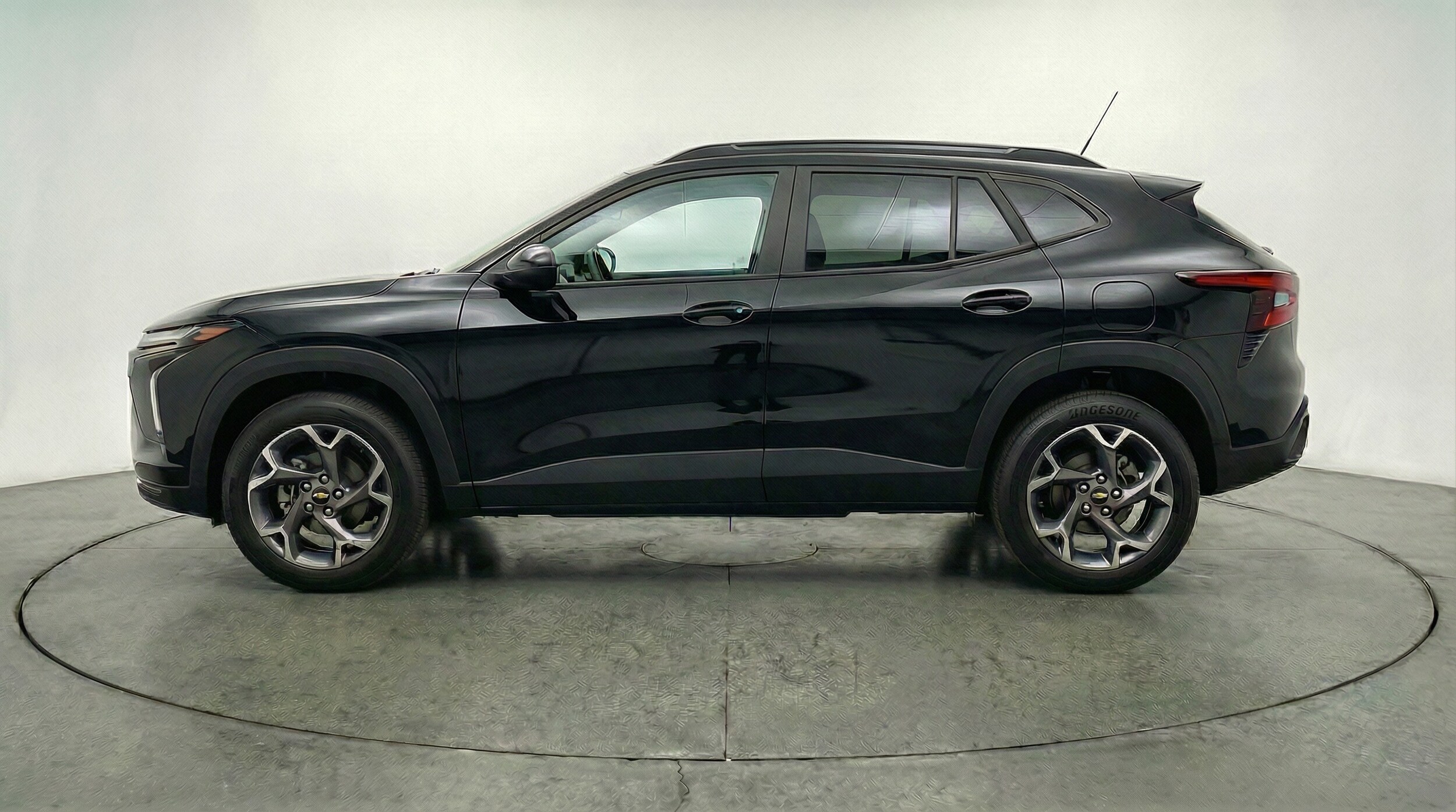 Thumbnail: 2025 Chevrolet Trax - 4