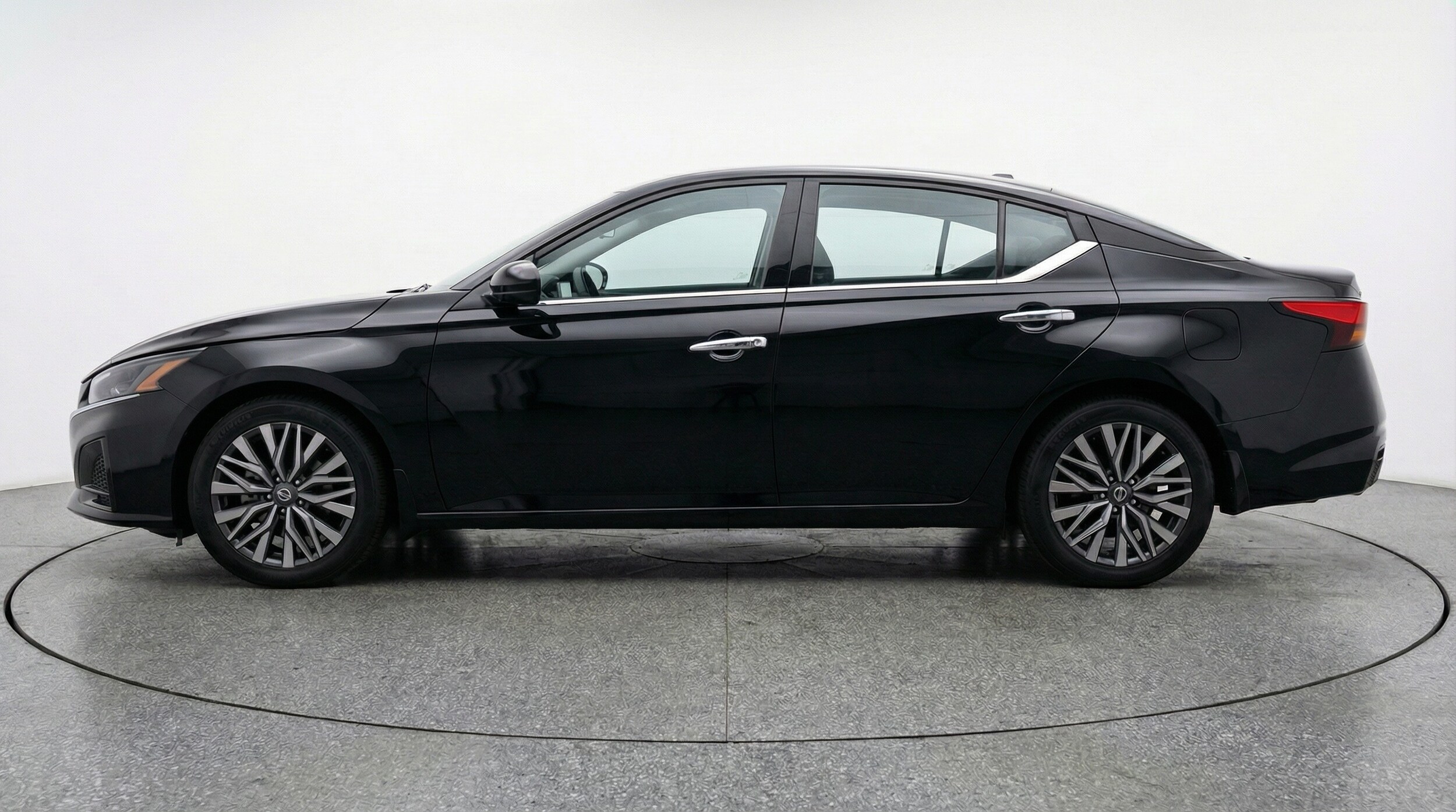 Thumbnail: 2025 Nissan Altima - 4