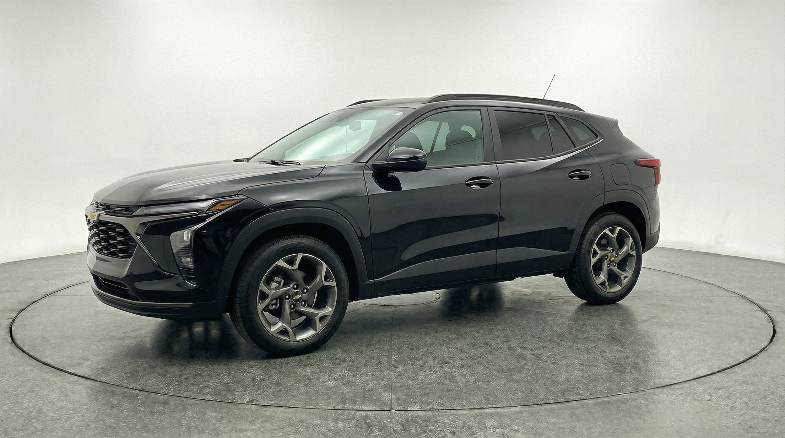 Thumbnail: 2025 Chevrolet Trax - 3