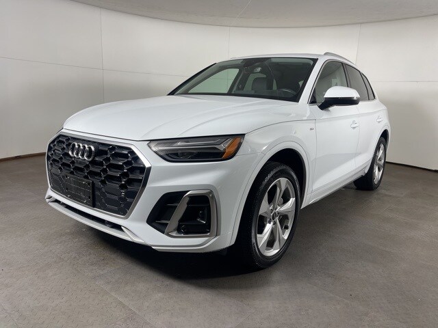 2022 Audi Q5 45 S line Premium Plus photo 2