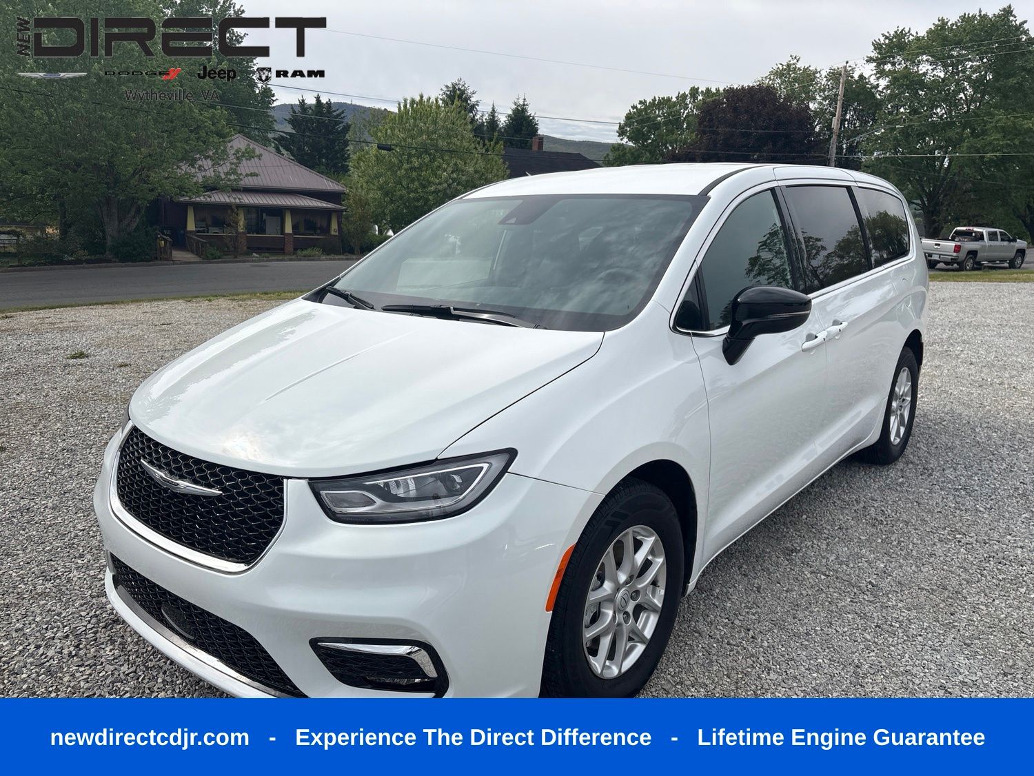 2025 Chrysler Pacifica Select's photo