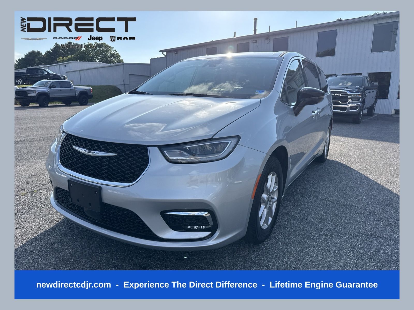 2024 Chrysler Pacifica Touring L's photo