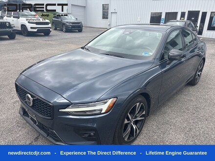 2023 Volvo S60 B5 Core Dark Theme Sedan