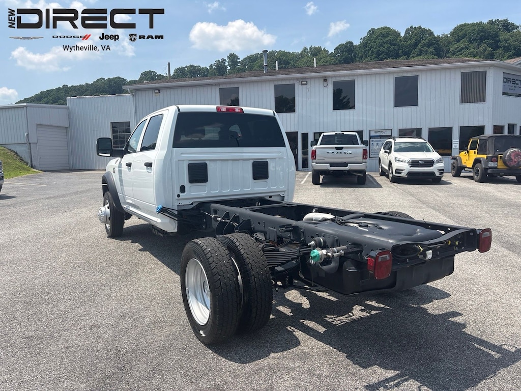 New 2026 Ram 5500 TRADESMAN CHASSIS CREW CAB 4X4 60' CA Pickup