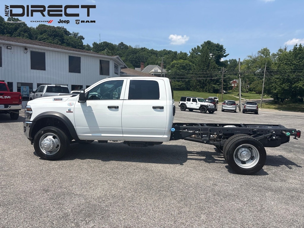 New 2026 Ram 5500 TRADESMAN CHASSIS CREW CAB 4X4 60' CA Pickup