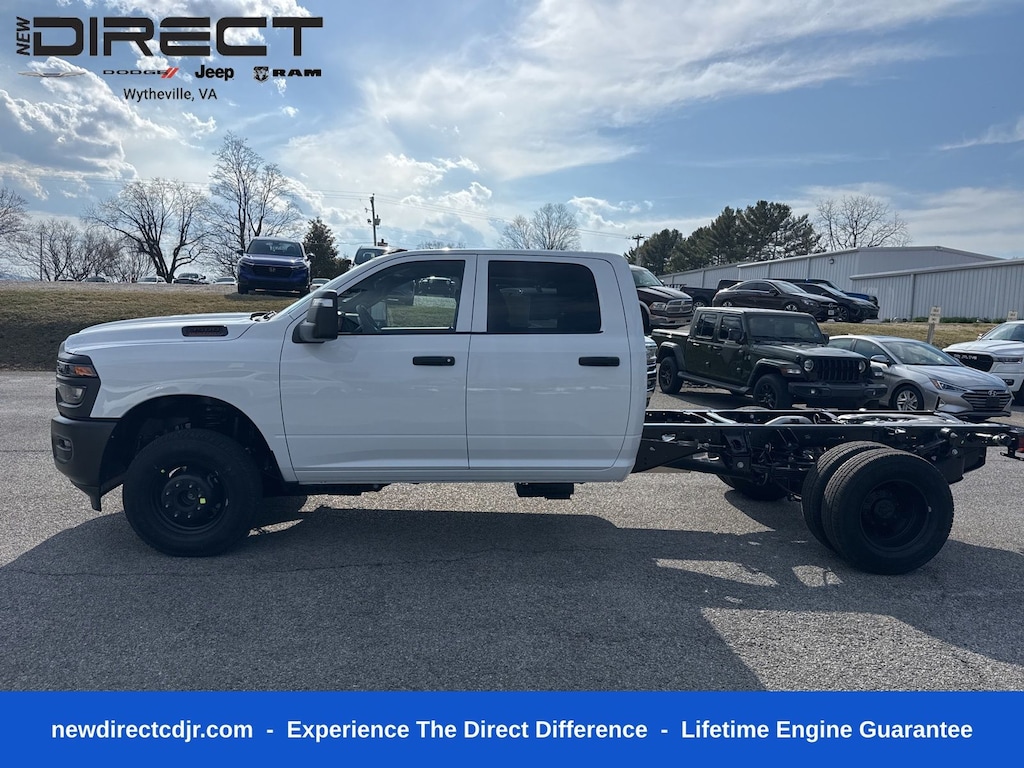 New 2026 Ram 3500 Chassis Cab TRADESMAN CREW 4X4 60' CA Pickup