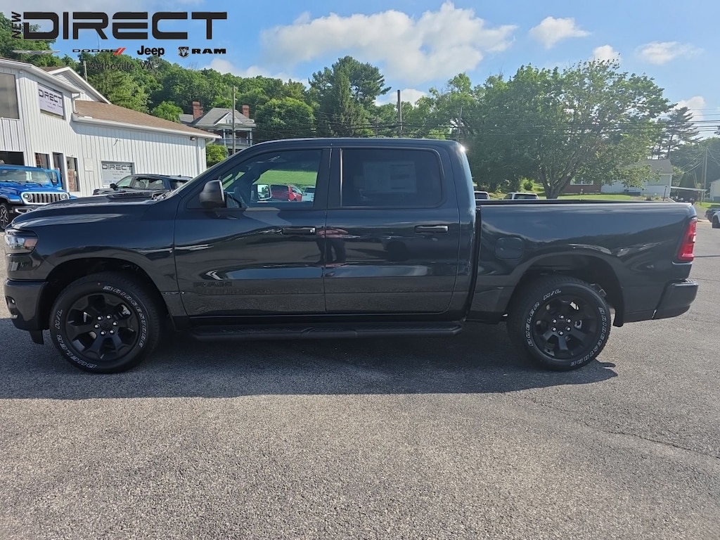 New 2026 Ram 1500 EXPRESS CREW CAB 4X4 5'7 BOX Pickup