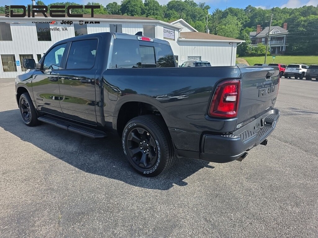 New 2026 Ram 1500 EXPRESS CREW CAB 4X4 5'7 BOX Pickup
