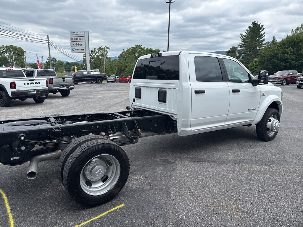 New 2025 Ram 5500 Chassis Cab 5500 BIG HORN CHASSIS CREW CAB 4X4 60' CA Pickup