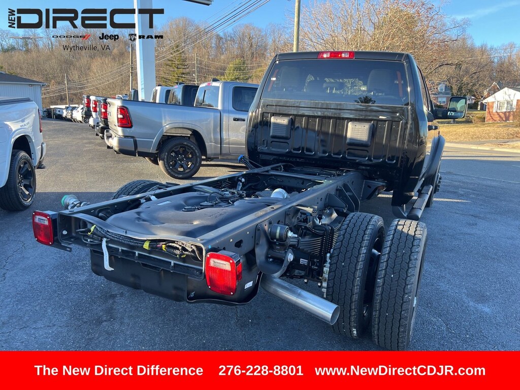 New 2026 Ram 5500 Chassis Cab TRADESMAN CREW 4X4 60' CA Pickup