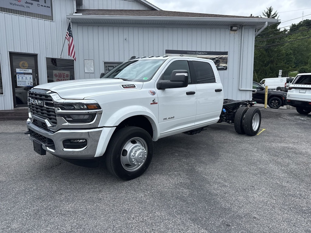 New 2025 Ram 5500 Chassis Cab 5500 BIG HORN CHASSIS CREW CAB 4X4 60' CA Pickup