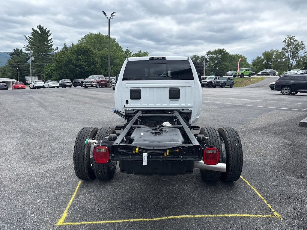 New 2025 Ram 5500 Chassis Cab 5500 BIG HORN CHASSIS CREW CAB 4X4 60' CA Pickup