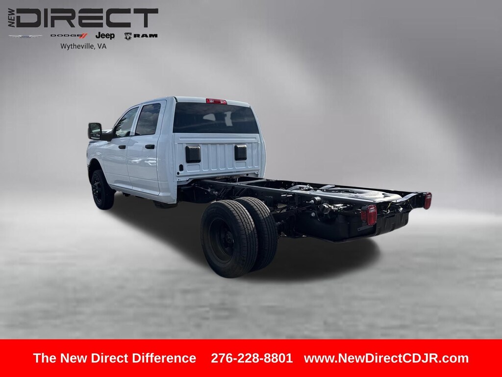 New 2026 Ram 3500 Chassis Cab TRADESMAN CREW 4X4 60' CA Pickup