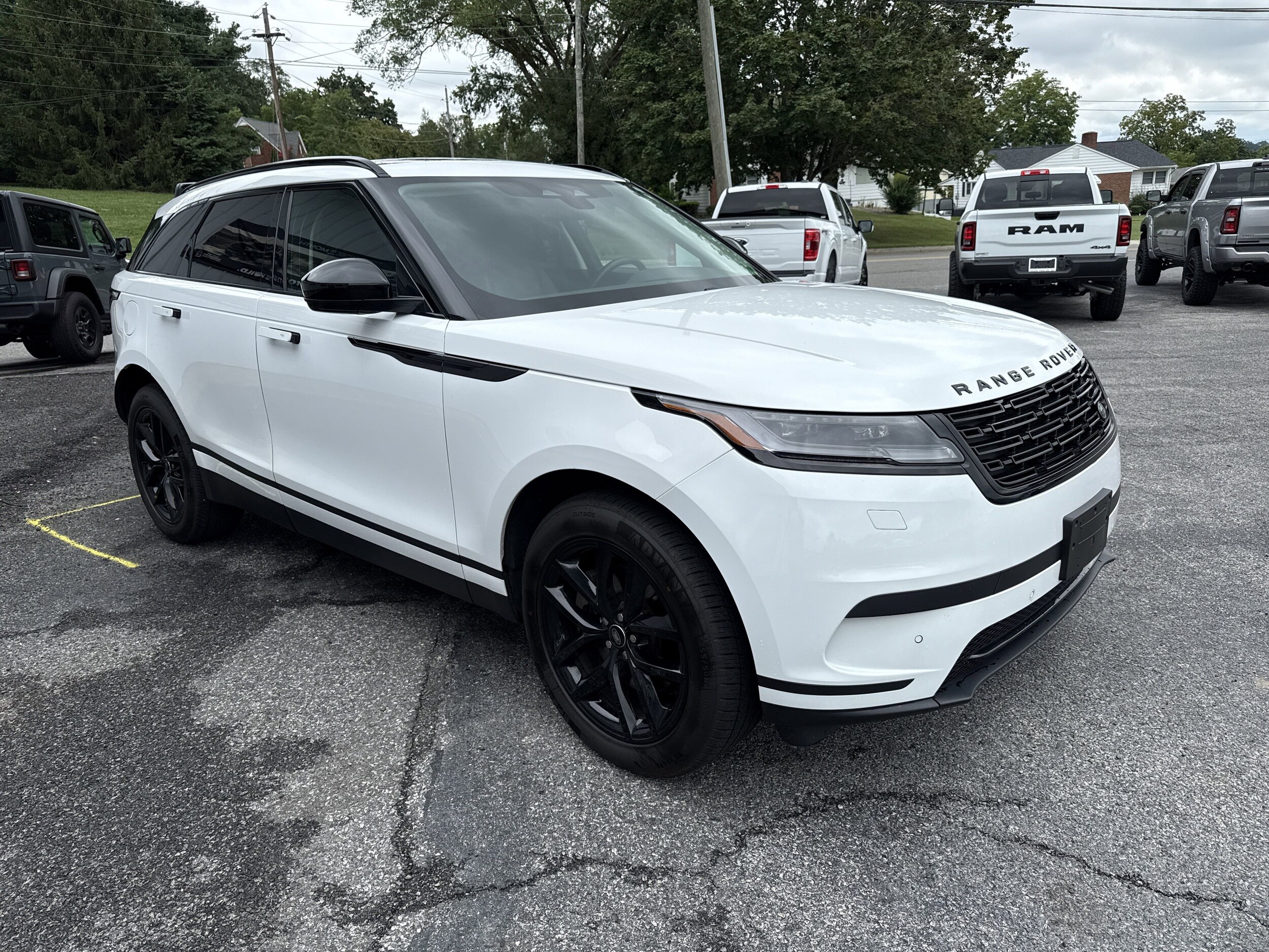 2024 Land Rover Range Rover Velar P250 S photo 3