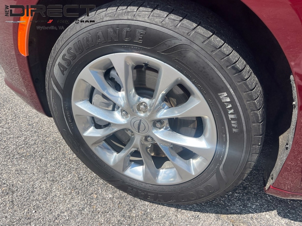 Used 2023 Chrysler Pacifica Touring L Minivan/Van