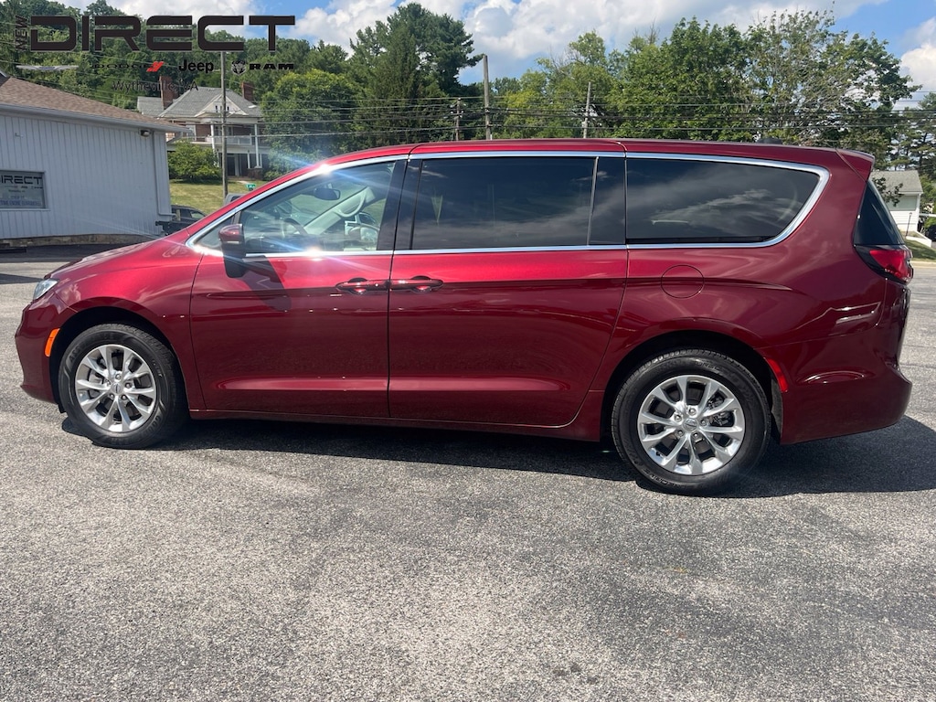 Used 2023 Chrysler Pacifica Touring L Minivan/Van