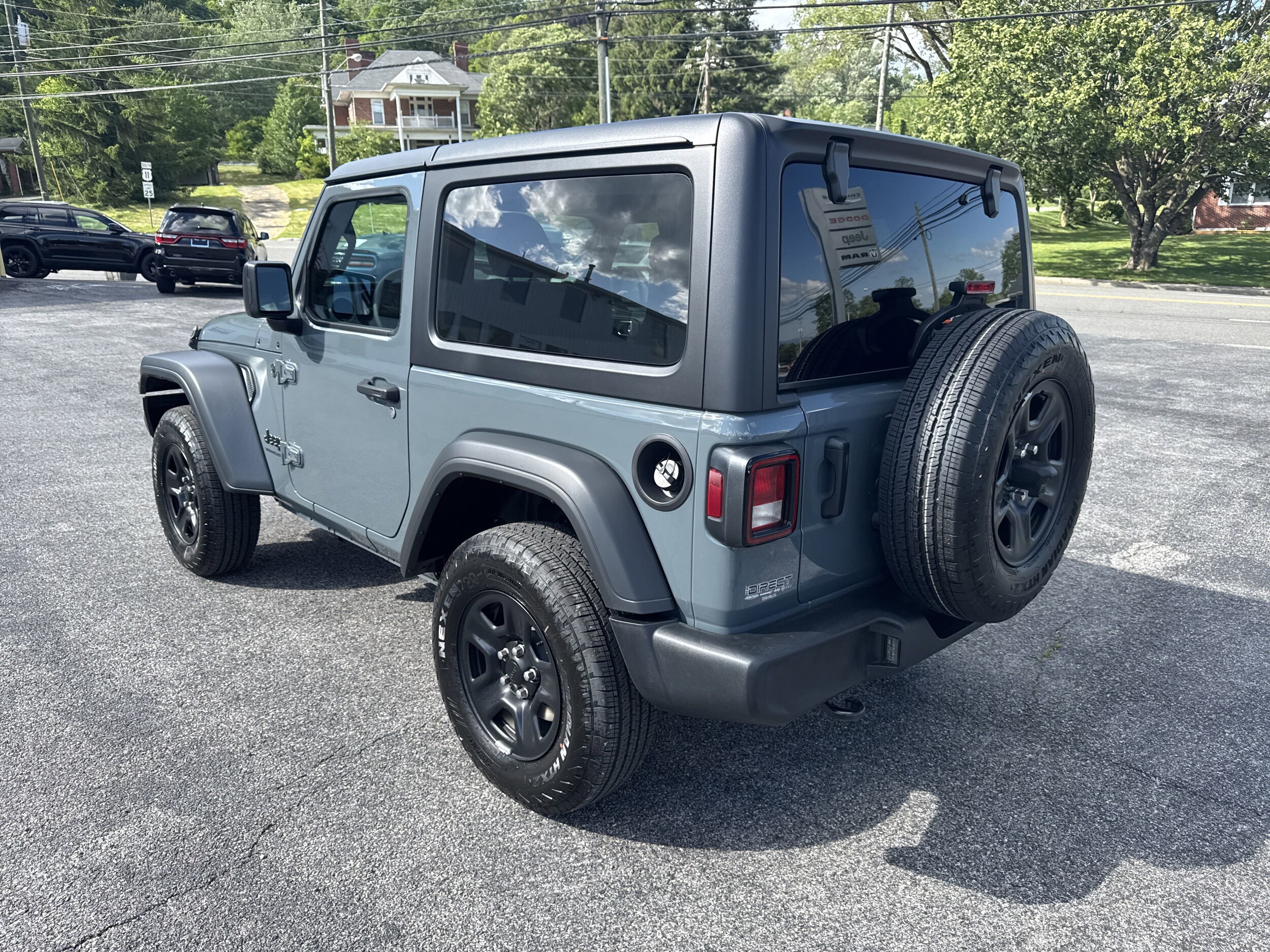 2025 Jeep Wrangler Sport photo 3