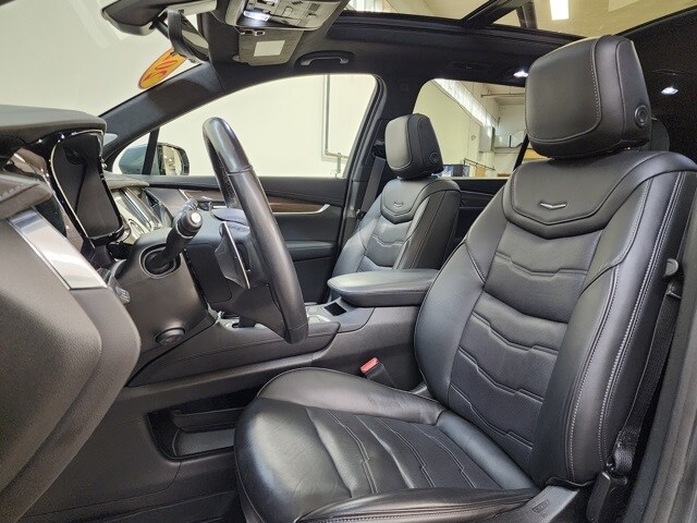2021 Cadillac XT6 Sport photo 2