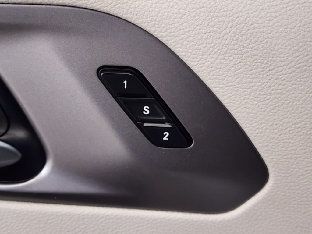 Used 2022 Chrysler Pacifica Touring L Van Passenger Van