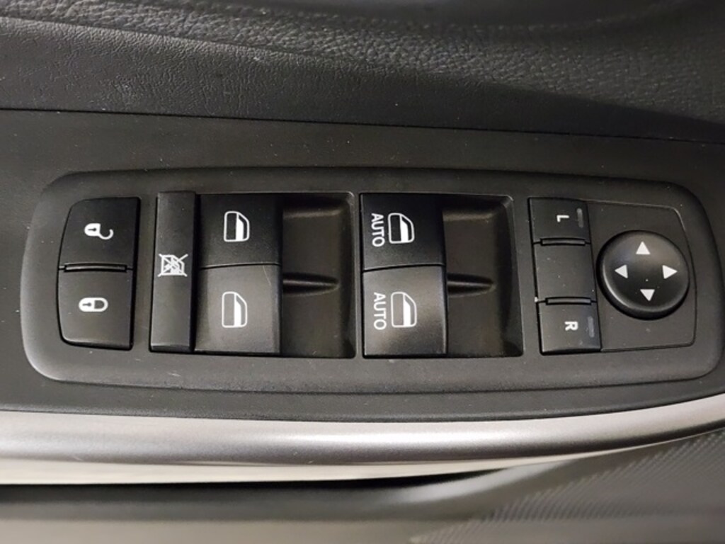 Used 2019 Jeep Cherokee Overland 4x4 SUV