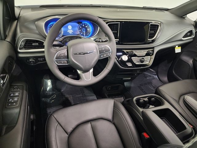 2026 Chrysler Pacifica Select - Photo 13