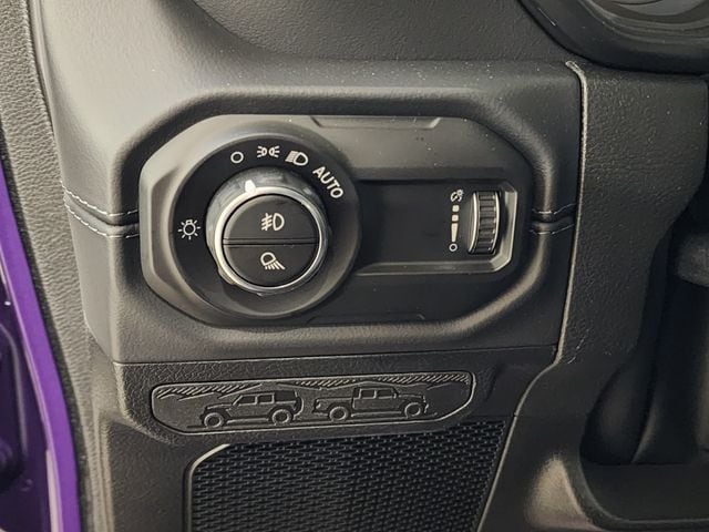2026 Jeep Gladiator Sahara - Photo 12