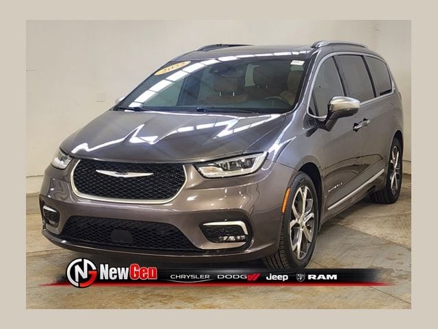 2022 Chrysler Pacifica Pinnacle's photo