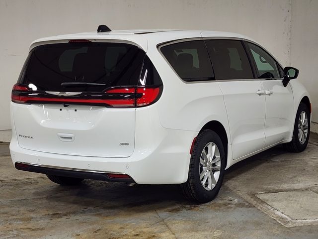 2026 Chrysler Pacifica Select - Photo 33