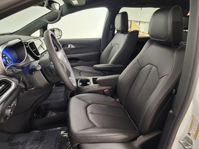2026 Chrysler Pacifica Select - Photo 15