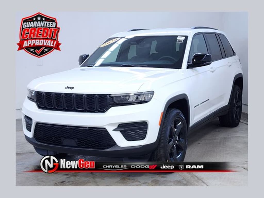 Used 2024 Jeep Grand Cherokee Altitude SUV