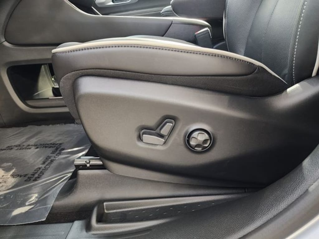 New 2026 Chrysler Pacifica LIMITED AWD Passenger Van