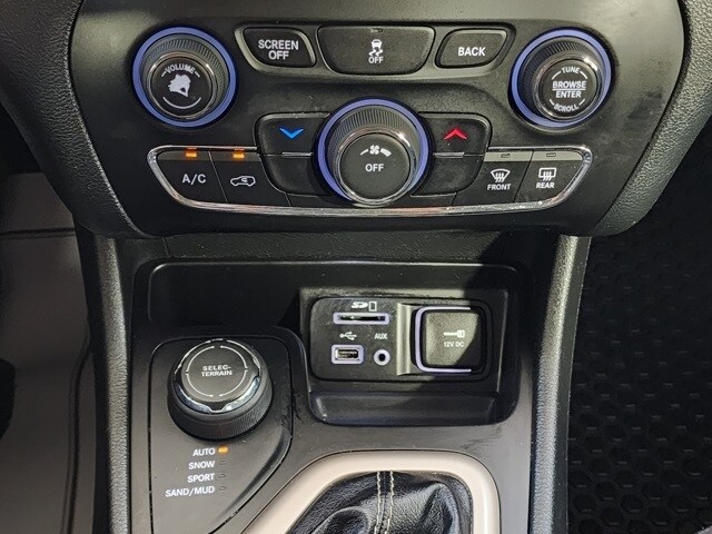 2016 Jeep Cherokee Latitude photo 3