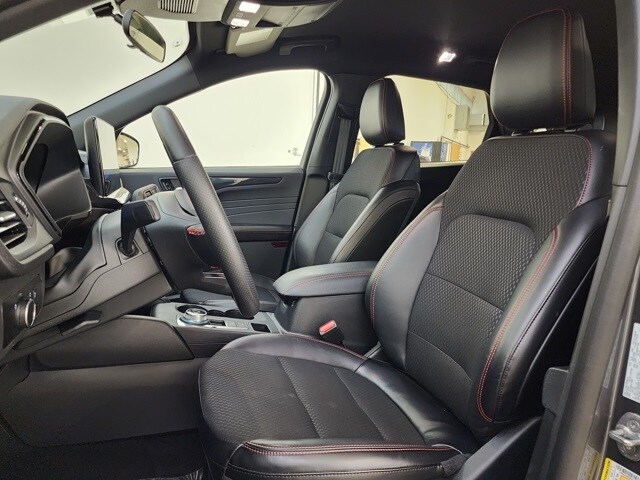 2025 Ford Escape ST-Line photo 2