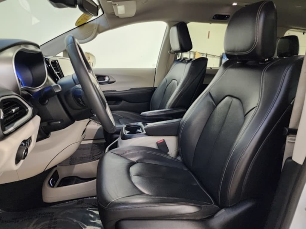 Used 2022 Chrysler Pacifica Touring L Van Passenger Van