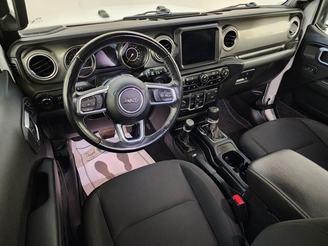 2022 Jeep Wrangler Unlimited Sahara photo 3