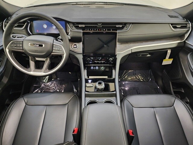 2025 Jeep Grand Cherokee L photo 2