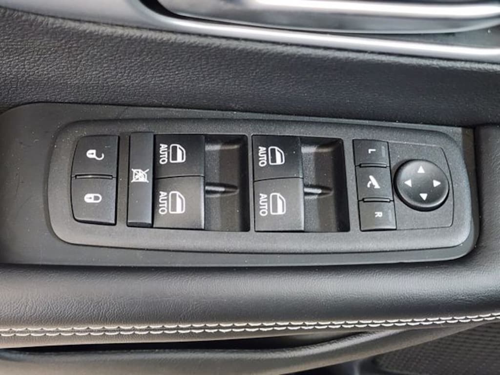 New 2026 Chrysler Pacifica LIMITED AWD Passenger Van