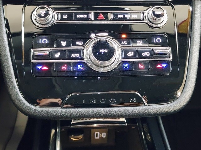 2020 Lincoln Corsair Standard photo 3