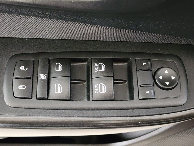 2016 Jeep Cherokee Latitude photo 2
