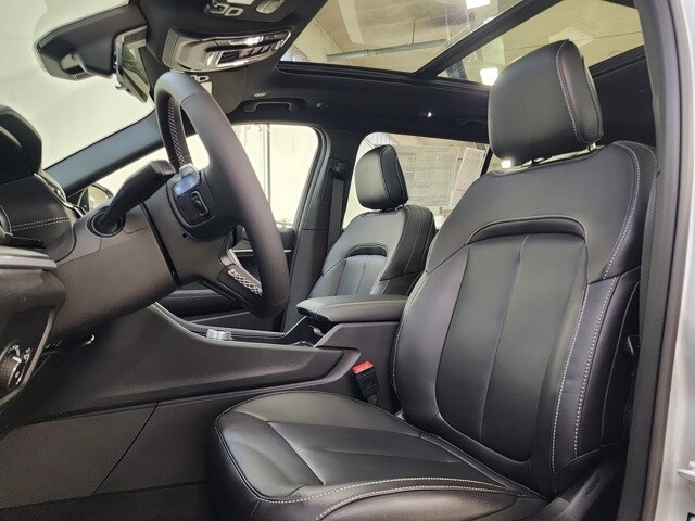 2025 Jeep Grand Cherokee L photo 4