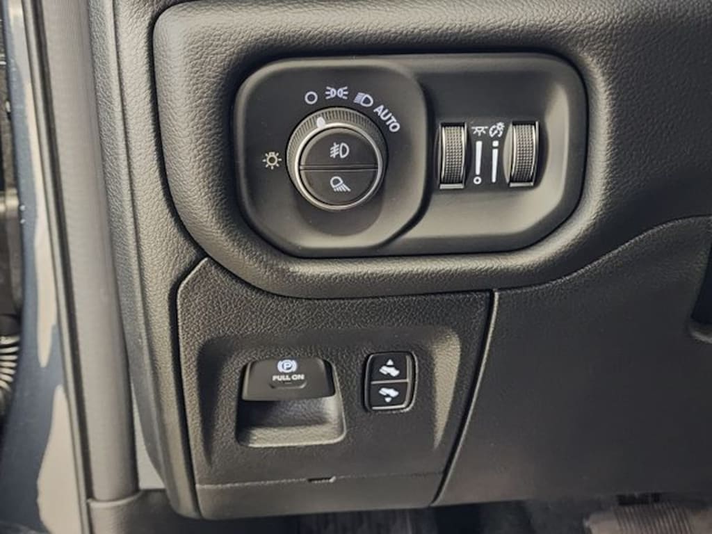 New 2026 Ram 1500 BIG HORN CREW CAB 4X4 5'7 BOX Pickup