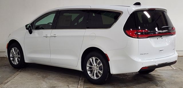2026 Chrysler Pacifica Select - Photo 36